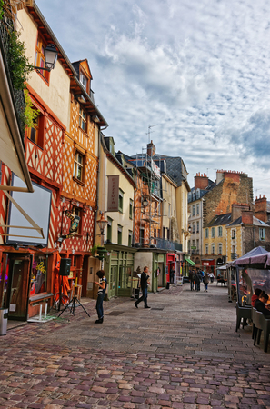 Photographie d'une rue typique de la ville de Rennes